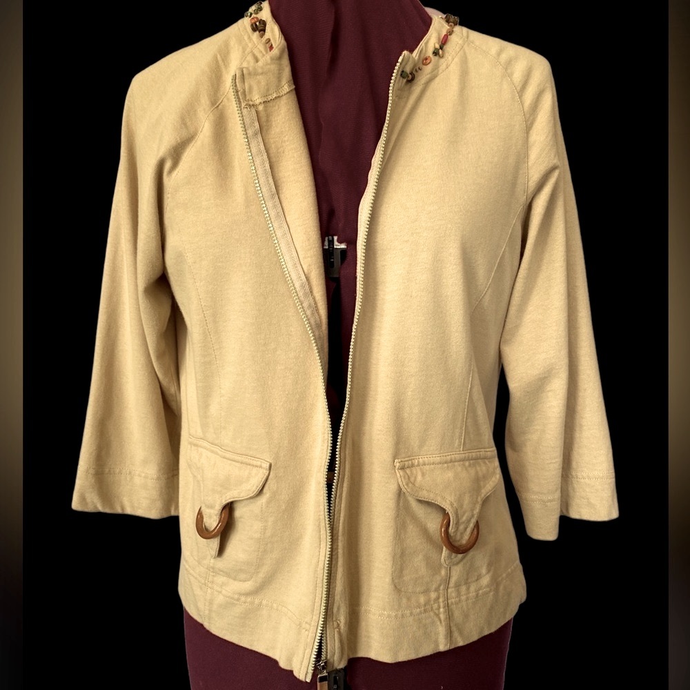 Onque Casuals Beige Zip Up Jacket Top Wooden embellishments.  SZ M 3/4 S…